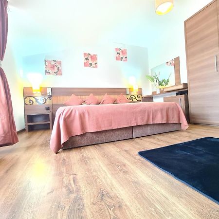 Garsoniera Privata Bed & Breakfast Bucureşti Ngoại thất bức ảnh