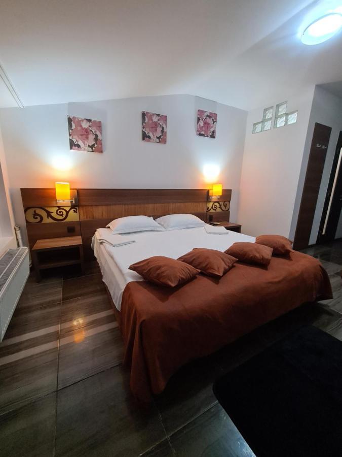 Garsoniera Privata Bed & Breakfast Bucureşti Ngoại thất bức ảnh