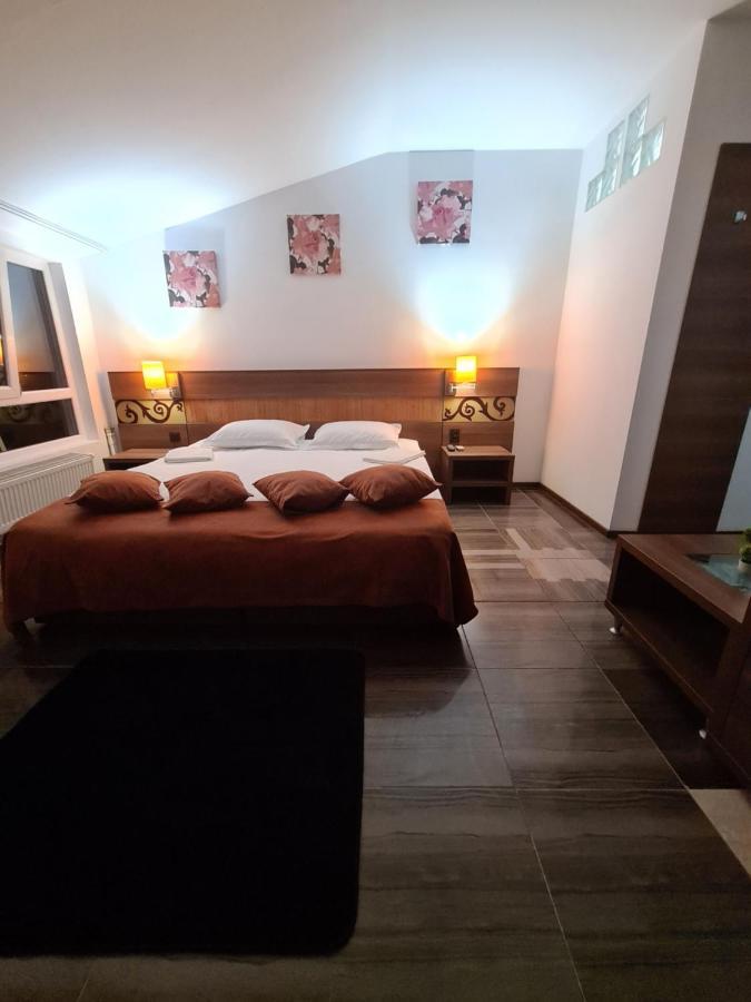 Garsoniera Privata Bed & Breakfast Bucureşti Ngoại thất bức ảnh