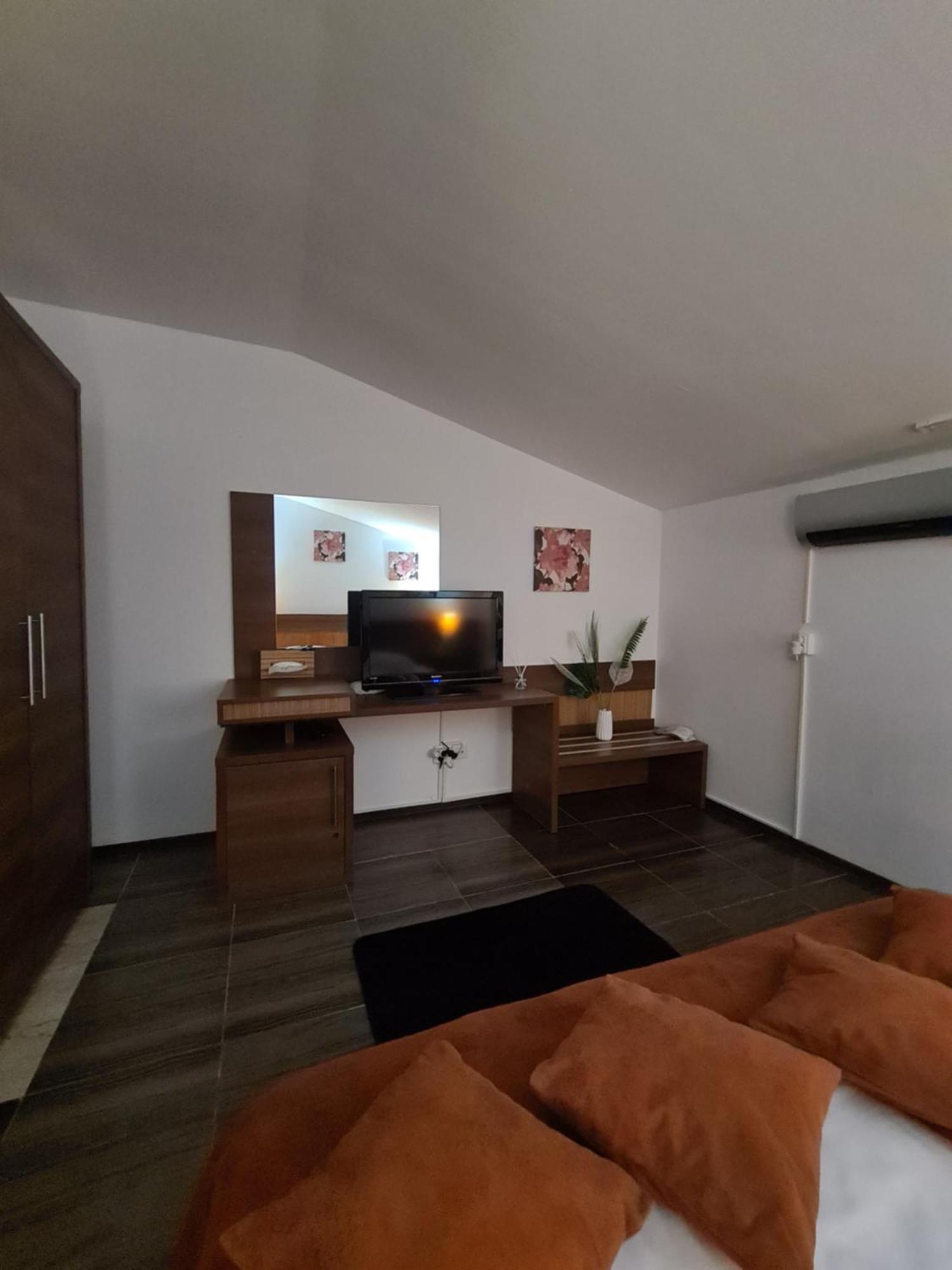 Garsoniera Privata Bed & Breakfast Bucureşti Ngoại thất bức ảnh