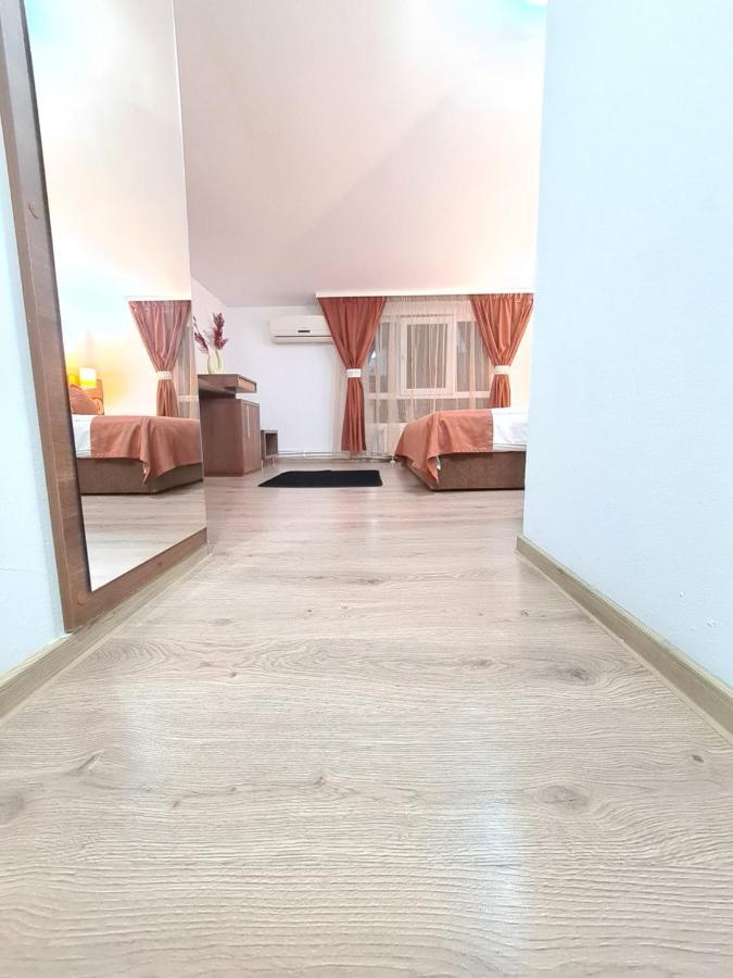 Garsoniera Privata Bed & Breakfast Bucureşti Ngoại thất bức ảnh